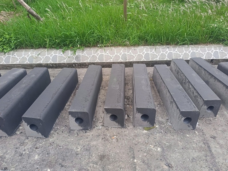 Bó vỉa bê tông giả đá 18x22x100cm 2 lớp màu xanh đen - Gạch Bắc Việt - Công Ty Cổ Phần Tư Vấn Và Xây Dựng Hạ Tầng Kỹ Thuật Bắc Việt